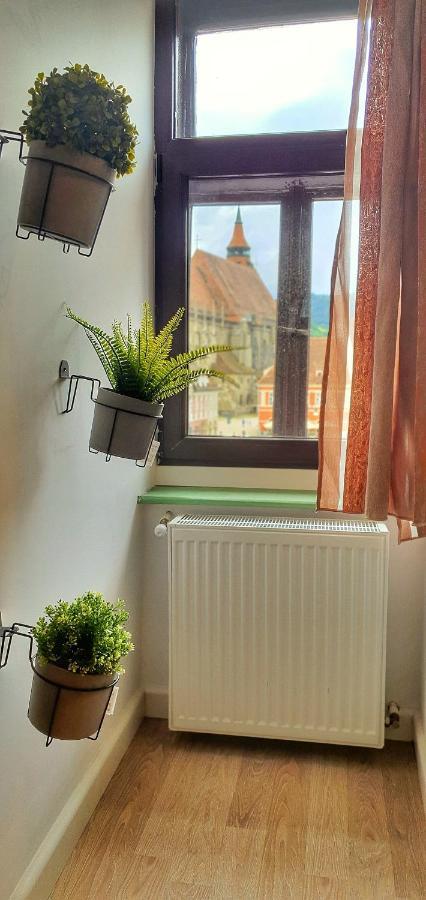 Apartment with Mountain View