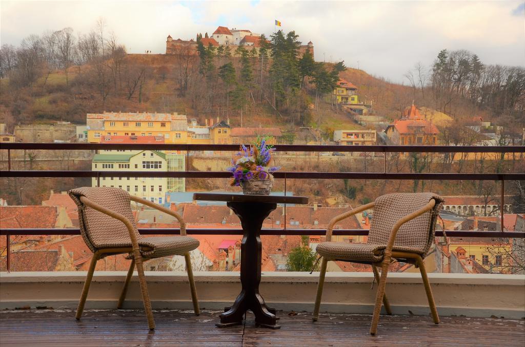 Studio, level 1 - balcony, Citadel view