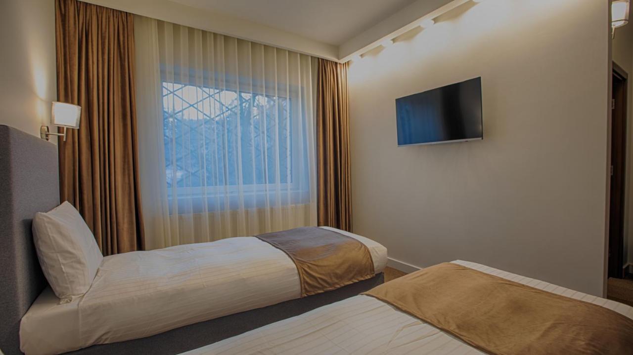 Zweibettzimmer mit Bad